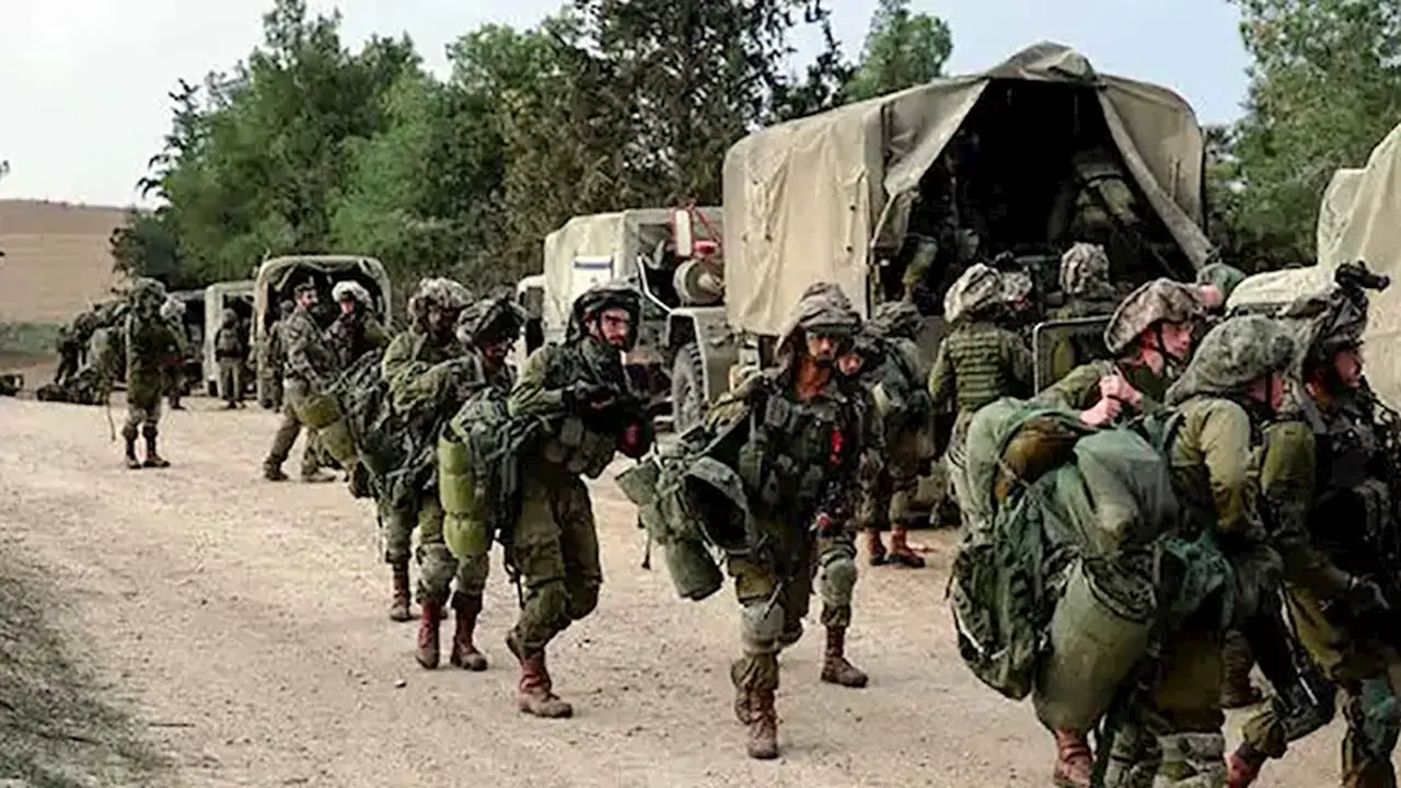 تمرد في الجيش الإسرائيلي.. جنود يغادرون قاعدة عسكرية احتجاجًا على قرارات القيادة (فيديو)