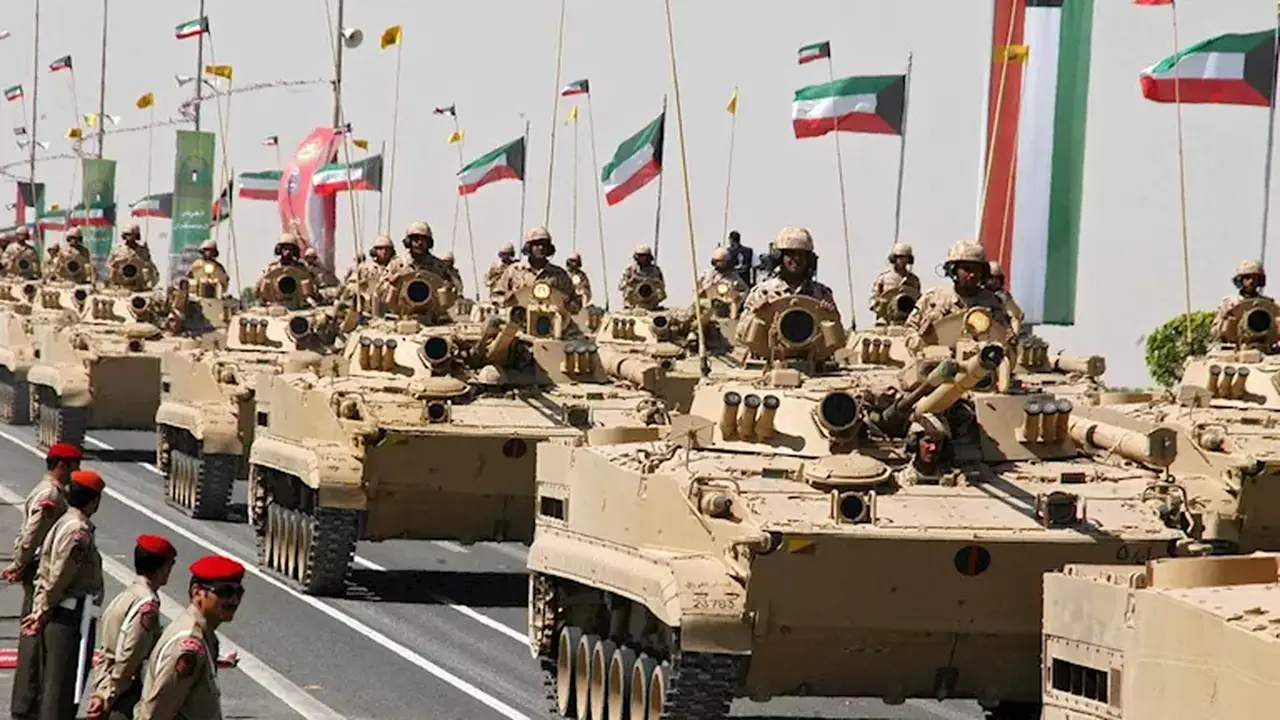 رئيس أركان الجيش الكويتي يشارك في اجتماع بالسعودية لتعزيز أمن مضيق باب المندب