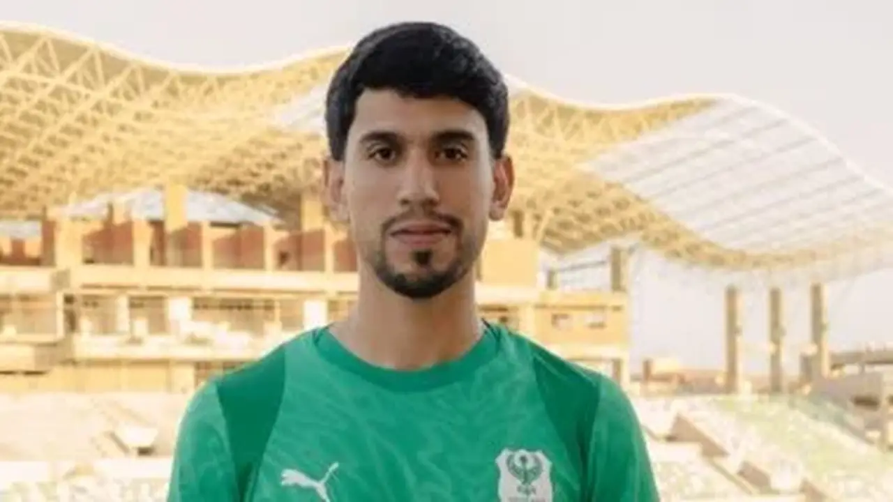 المصري يتعاقد مع محمد شكري لاعب الأهلي لأربعة مواسم
