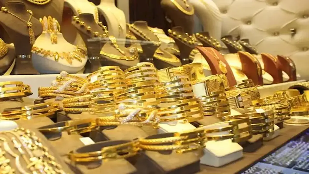انخفاض سعر الذهب عيار 21 بمقدار 65 جنيهًا خلال تعاملات اليوم الثلاثاء
