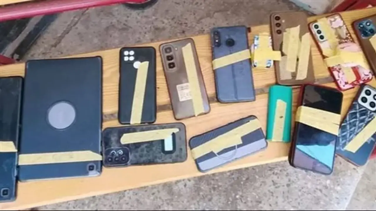 ضبط 15 سماعة غش و32 هاتف محمول بحوزة طلاب الثانوية العامة في قنا