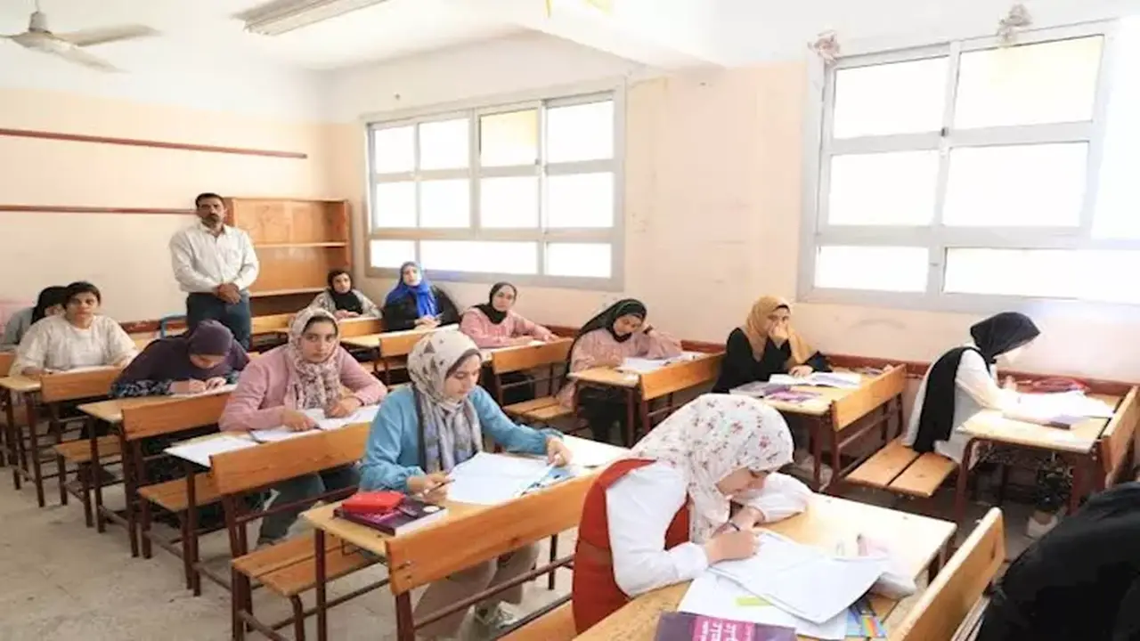 طالبة من الإسكندرية تحقق المركز العاشر على الجمهورية في الثانوية العامة بمجموع 316 درجة