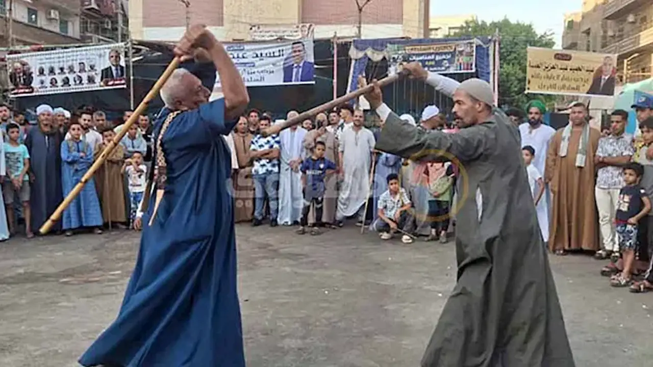 فن التحطيب يجذب الزوار في مولد الشيخ أحمد الفرغل بأسيوط – فيديو وصور