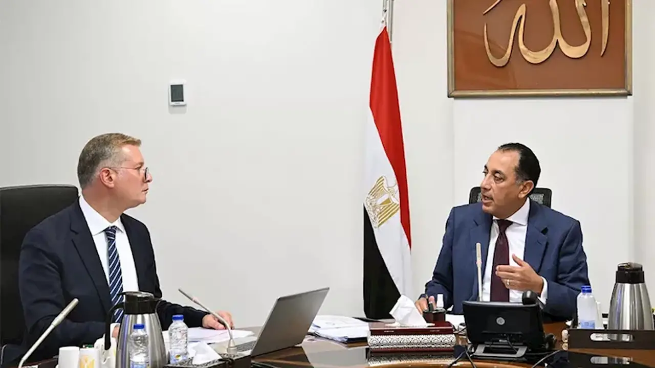 مدبولي يتابع مع وزير البترول مشروعات استراتيجية لتعزيز الاقتصاد الوطني