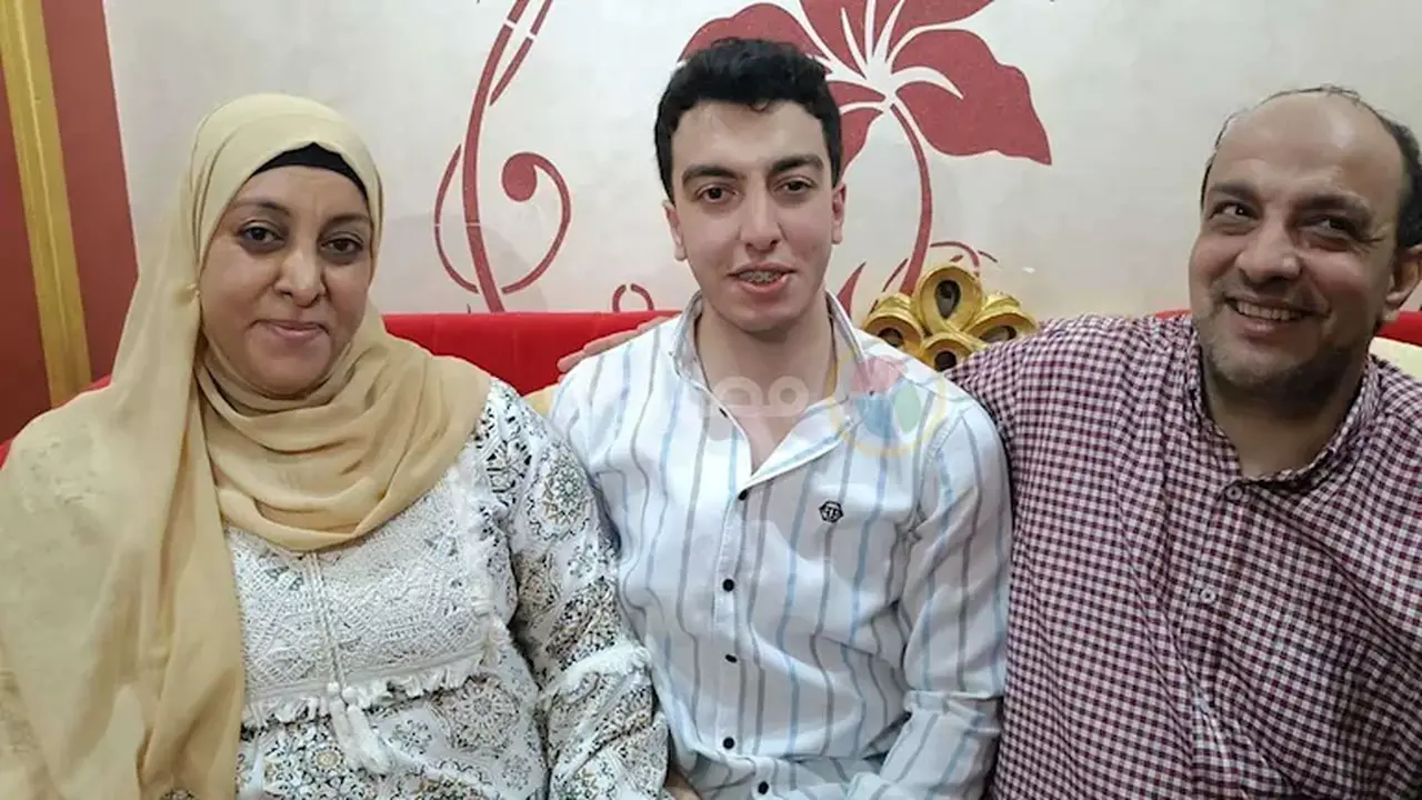طالب من المنوفية يكشف سر تفوقه في الثانوية: “لا أملك موبايلًا ولا حساب فيسبوك”