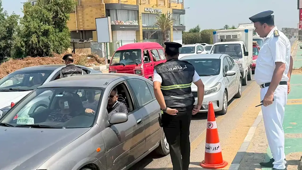حملات مرورية مكثفة في الفيوم لضبط المخالفات وتحسين السيولة المرورية