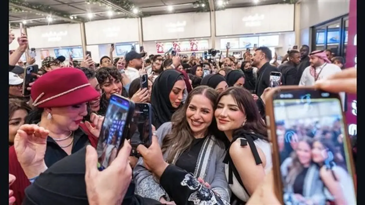 جماهير السعودية تكرم مي عمر بعد عرض فيلم شمشون ودليلة