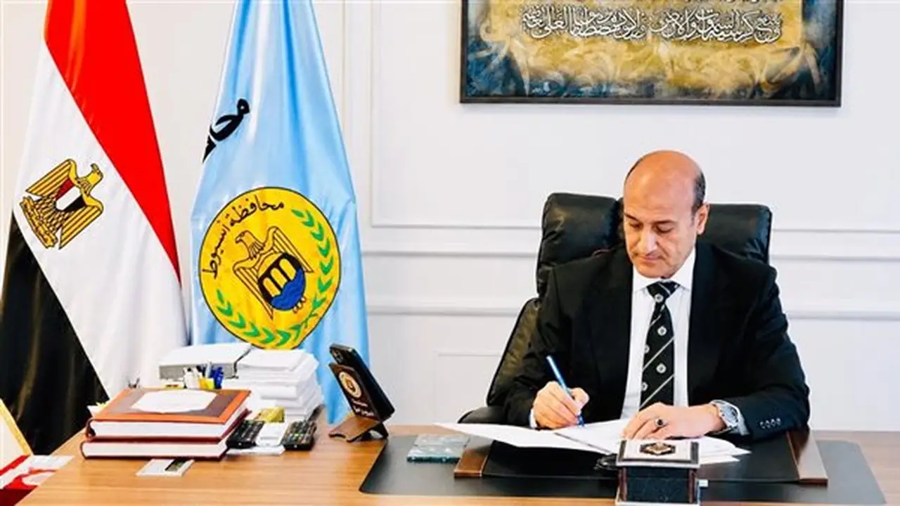 محافظ أسيوط يعلن حركة تنقلات لنواب رؤساء المراكز والأحياء لتعزيز الأداء