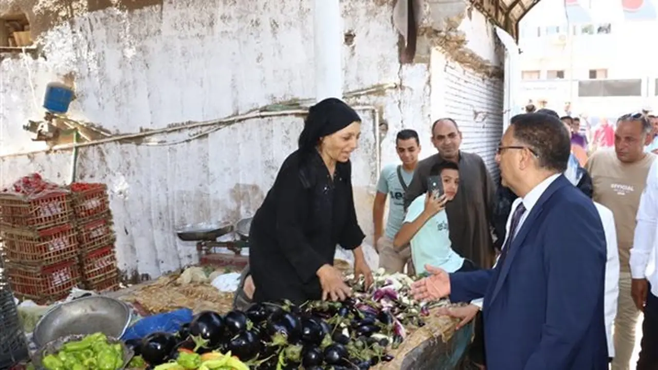 محافظ القليوبية يتفقد جاهزية سوق بهتيم ويؤكد على أهمية التنظيم