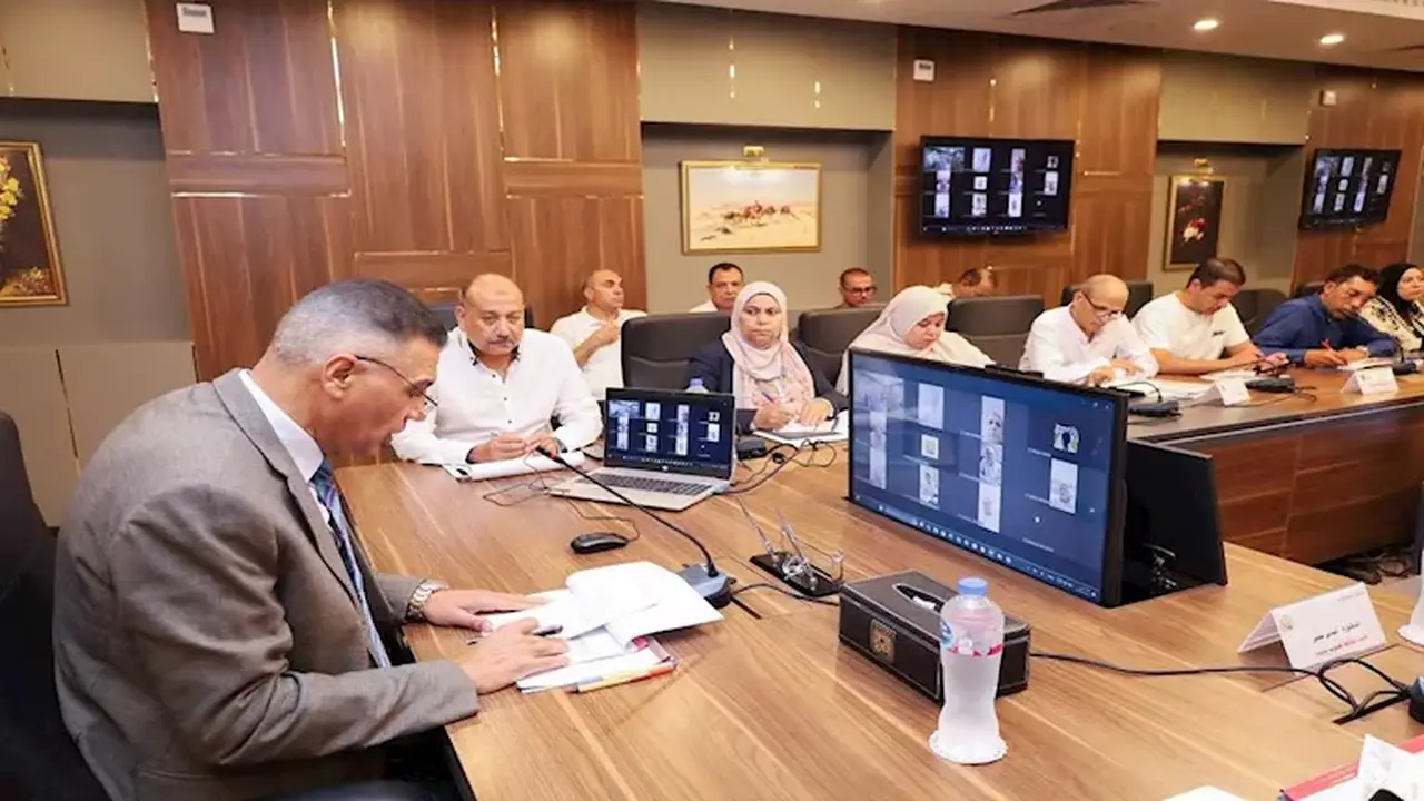 محافظ جنوب سيناء يعلن عن خطة إضافية بقيمة 350 مليون جنيه لتطوير الطرق والخدمات