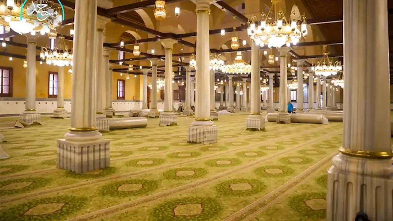 افتتاح مسجد سيدنا الحسين بعد تجديد السجاد: صور جديدة تشبه سجاد الحرم النبوي