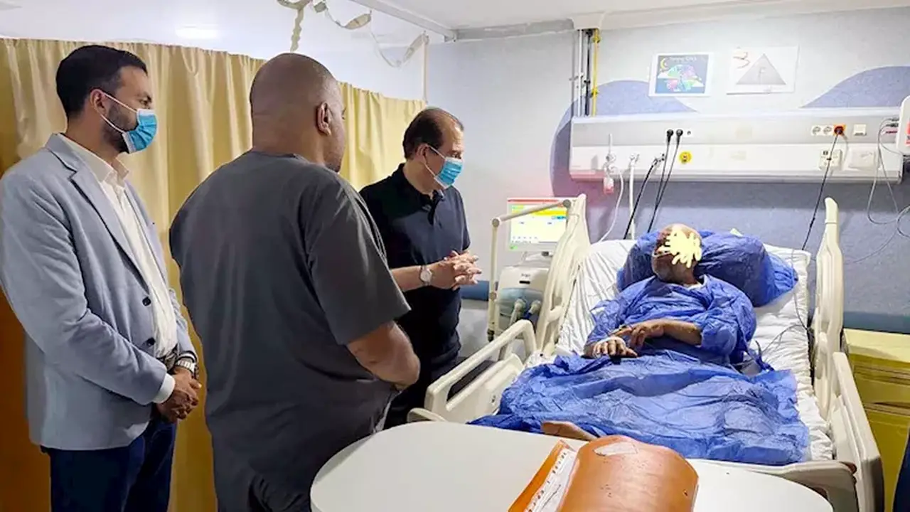 نائب وزير الصحة يزور المنشآت الصحية في مطروح ويقدم توجيهات ومكافآت