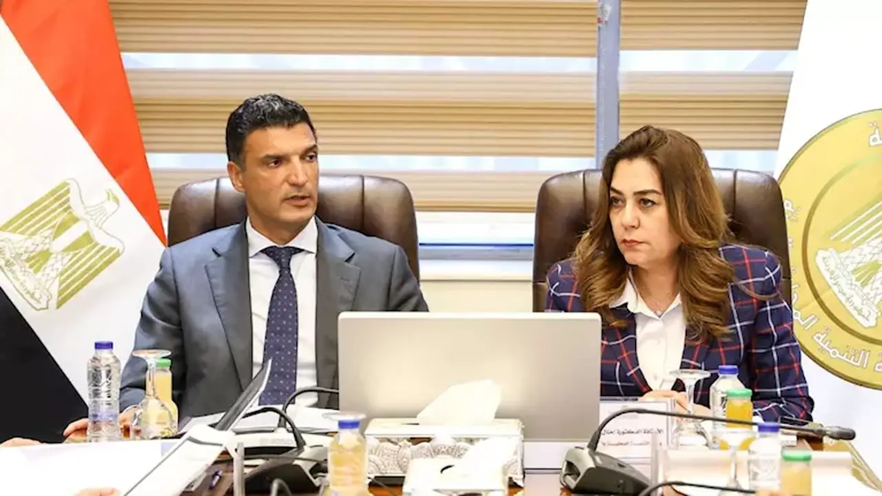اجتماع وزراء التنمية المحلية والبيئة والصناعة لبحث دعم مشروعات تنمية الصعيد