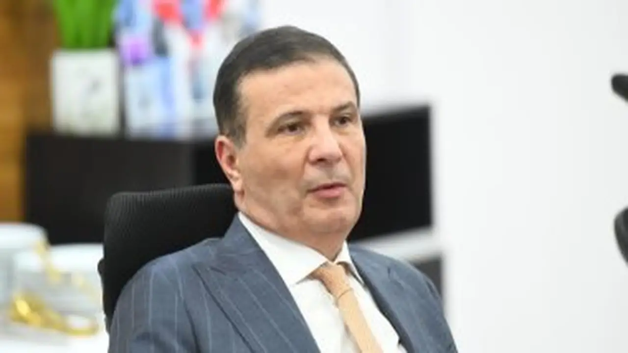 وزير الزراعة يبحث مع منتجي الدواجن تطوير الصناعة ودعم المربين