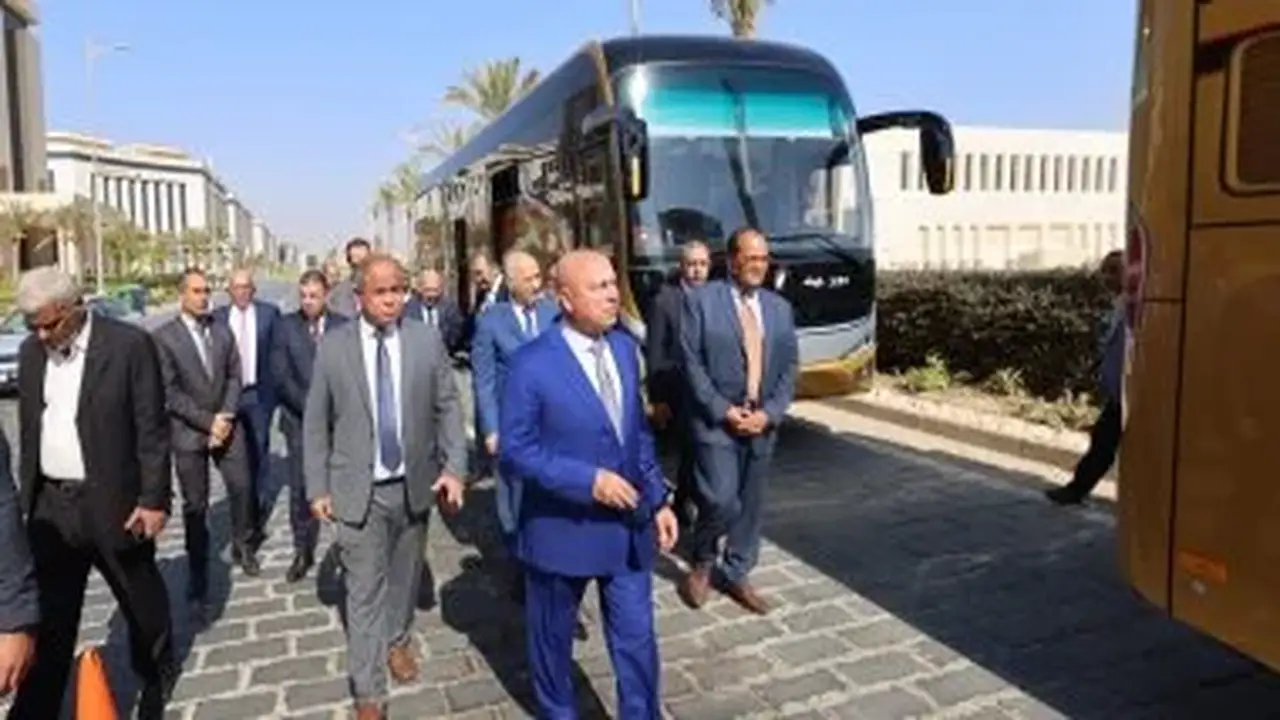 وزير النقل يطلق 20 أتوبيسًا مكيفًا من إنتاج النصر للسيارات لصالح “السوبرجيت”
