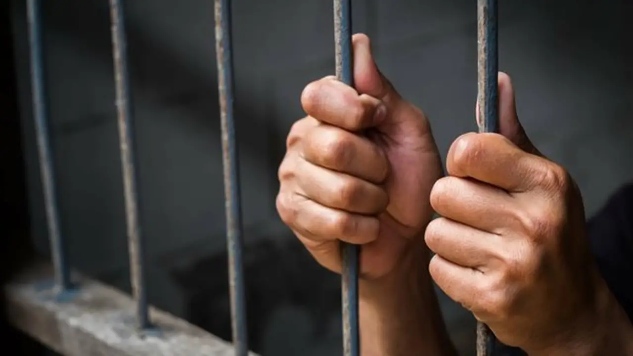 تجديد حبس سباك 15 يوماً بتهمة الشروع في قتل جاره حرقاً في عين شمس