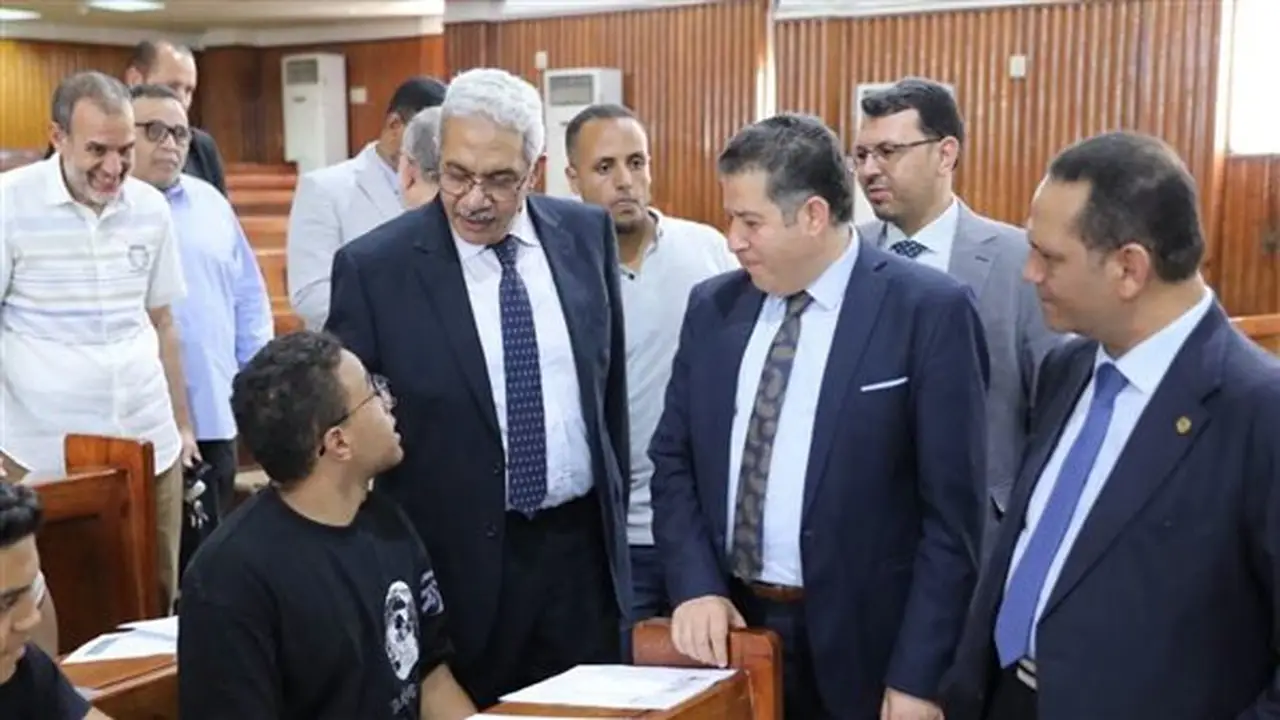 محمود صديق يبدأ مهامه كرئيس لجامعة الأزهر: استقبال التهاني وفتح باب القبول بمعاهد التمريض