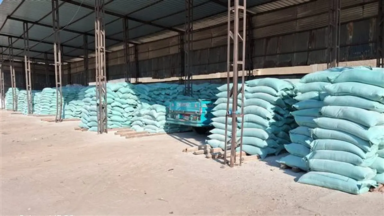 ضبط 20 طن دقيق مدعم و3 أطنان أعلاف مجهولة المصدر في الإسماعيلية