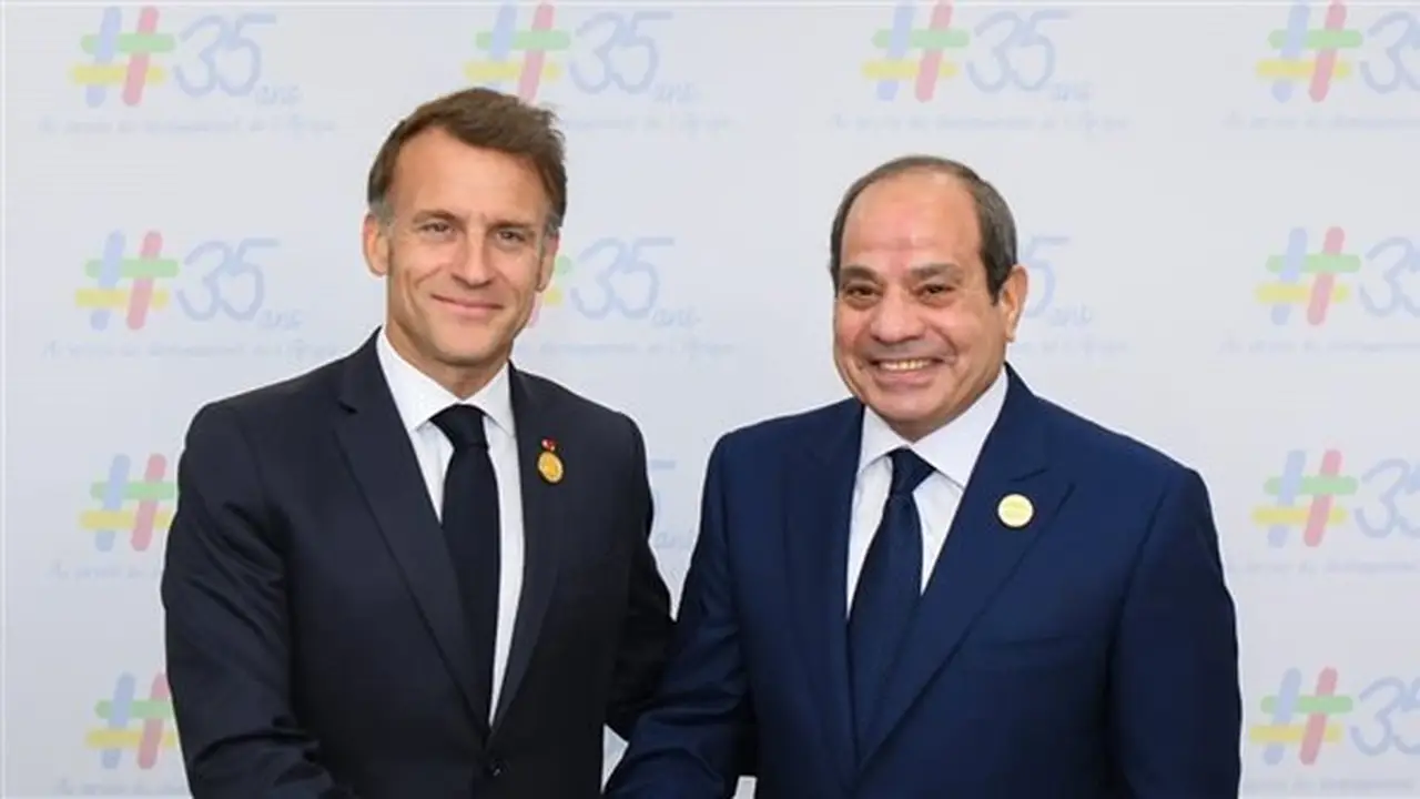 السيسي وماكرون يبحثان سبل التهدئة وخفض التصعيد في المنطقة
