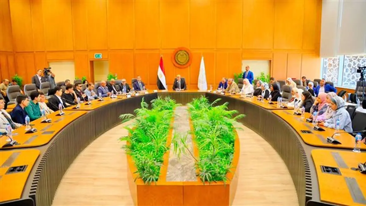 وزير التربية والتعليم يكرم أوائل الثانوية العامة ويؤكد: نفخر بكم جميعًا والثانوية ليست نهاية المطاف