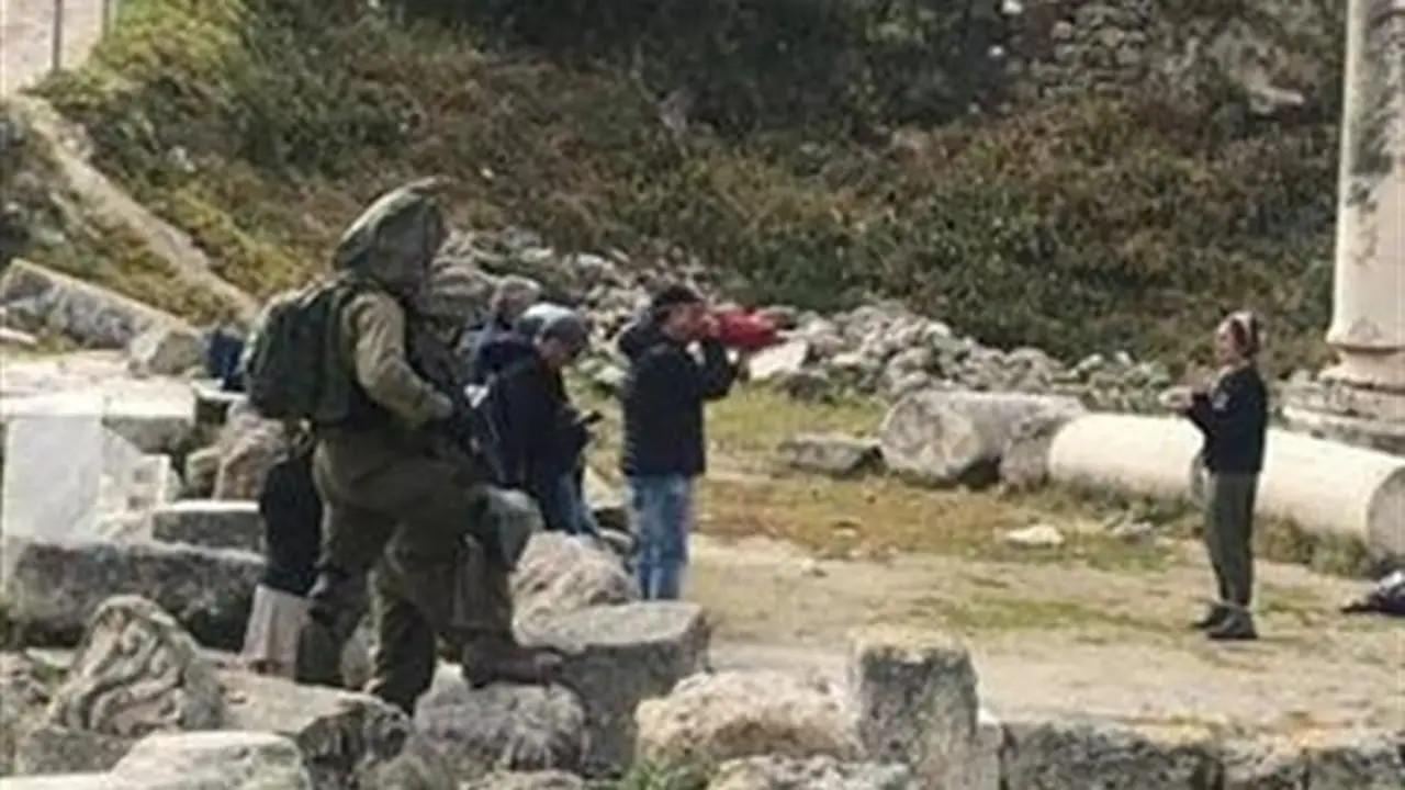 إصابة 3 فلسطينيين جراء اعتداء مستوطنين في رام الله