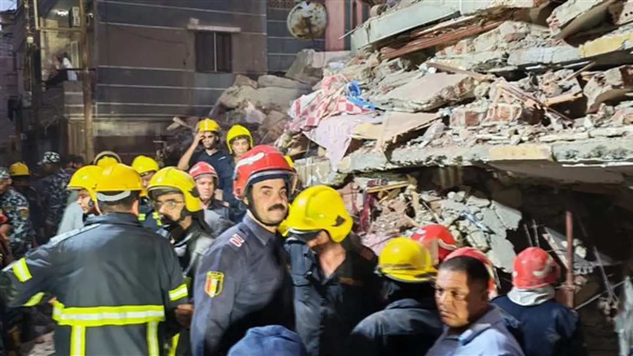 تفاصيل حادث انهيار عقار زفتى: دقائق الرعب الأخيرة من تحت الركام (فيديو)