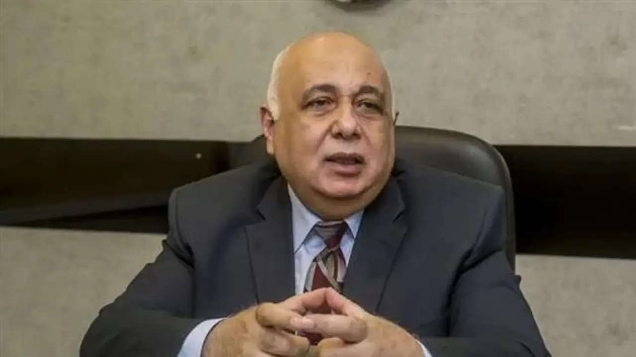 خبير استراتيجي: إبعاد سفينة الغاز من ميناء دمياط قبل الإطفاء خطوة بطولية
