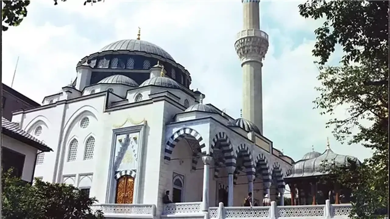 مدينة كندية تمنح مسجدًا تصريحًا لبث الأذان عبر مكبرات الصوت يوم الجمعة
