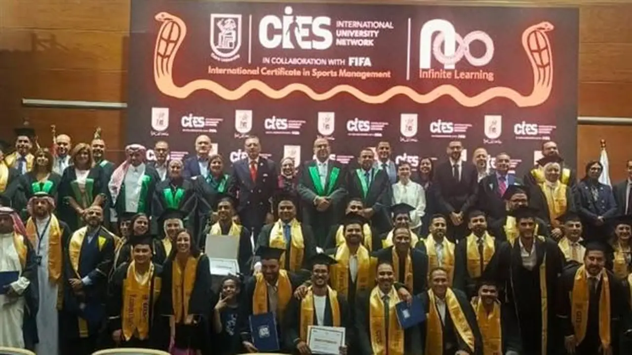 جامعة القاهرة تحتفل بتخريج الدفعة الثامنة عشرة من برنامج الإدارة الرياضية