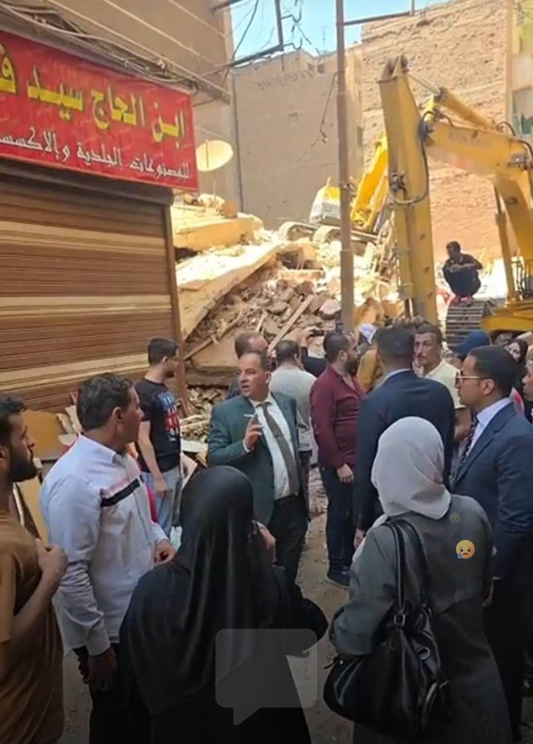 النيابة الإدارية تحقق في انهيار عقار زفتى (2) النيابة الإدارية تحقق في انهيار عقار زفتى (2)