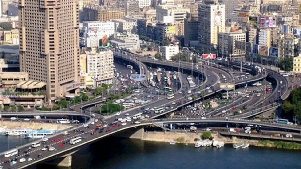 وزير النقل يعرض أمام السيسي خطة لمعالجة الازدحام المروري على كوبري أكتوبر