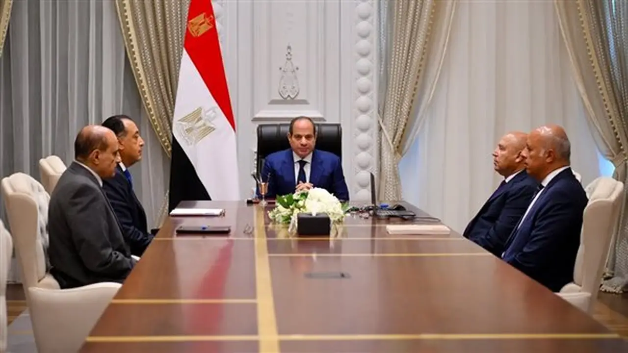 السيسي يوجه وزير النقل بالانتهاء من تطوير الموانئ وتعزيز التكامل التجاري مع الدول العربية والإفريقية