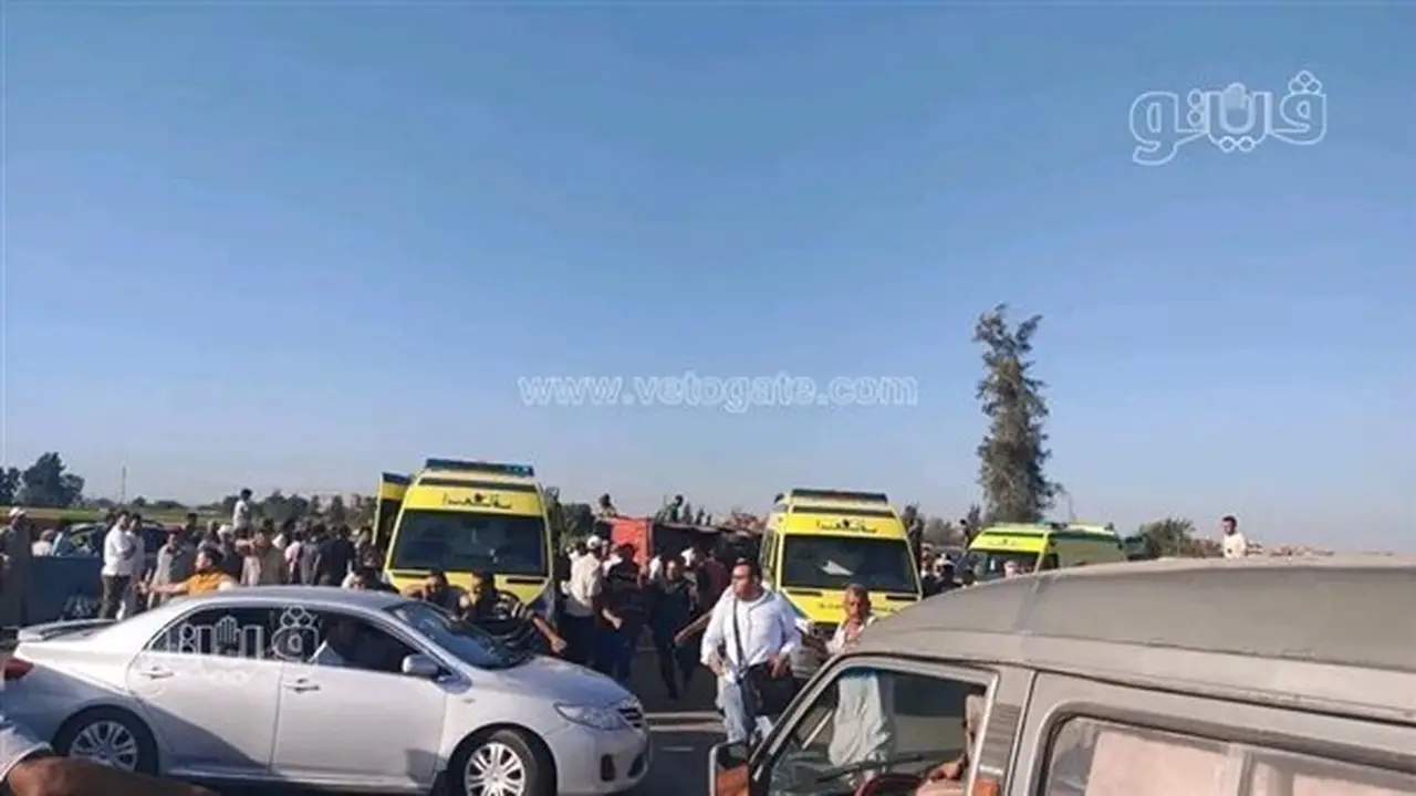 إصابة 7 أشخاص في حادث اصطدام أتوبيس بلوحة إعلانات على طريق الواحات