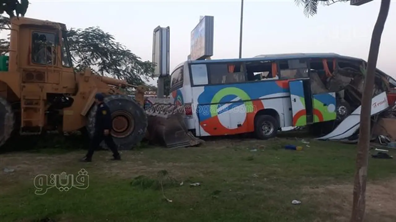 27 مصابًا و19 سيارة إسعاف: تفاصيل حادث أتوبيس طريق الواحات