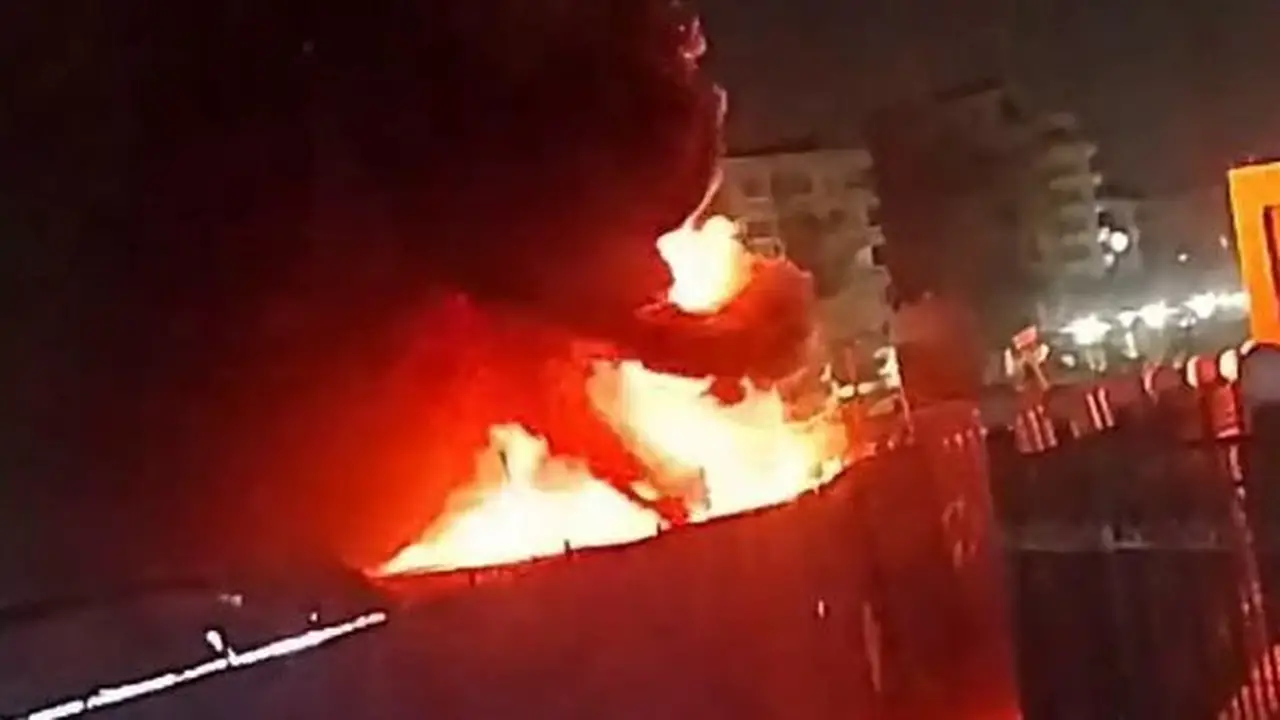 الحماية المدنية تسيطر على حريق منزل من 3 طوابق في شربين دون إصابات