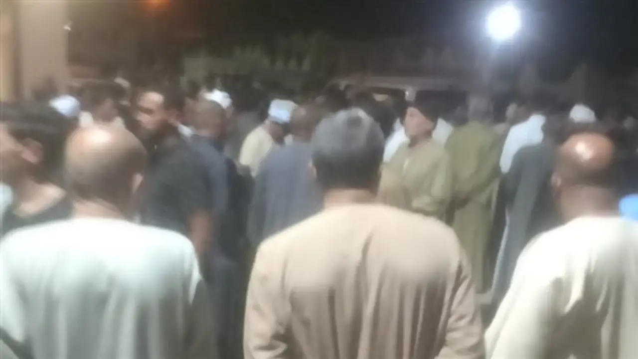 الفيوم تودع ضحايا حادث الغرق بمطروح في جنازة شعبية مهيبة (صور)
