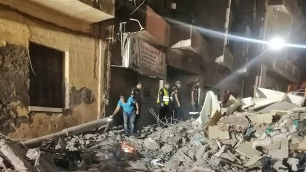 زلزال الفجر: انهيار جزئي لعقار في روض الفرج دون إصابات