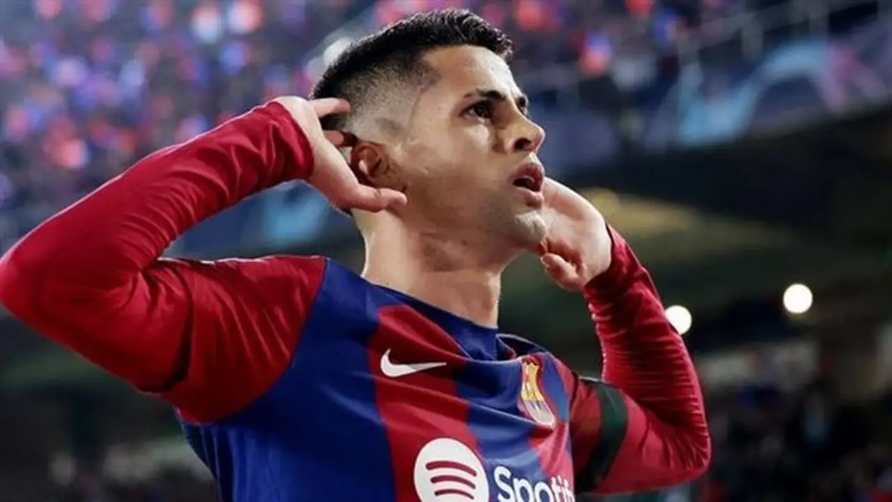 جواو كانسيلو يصل إلى برشلونة لإتمام تعاقده مع الفريق الكتالوني (فيديو)