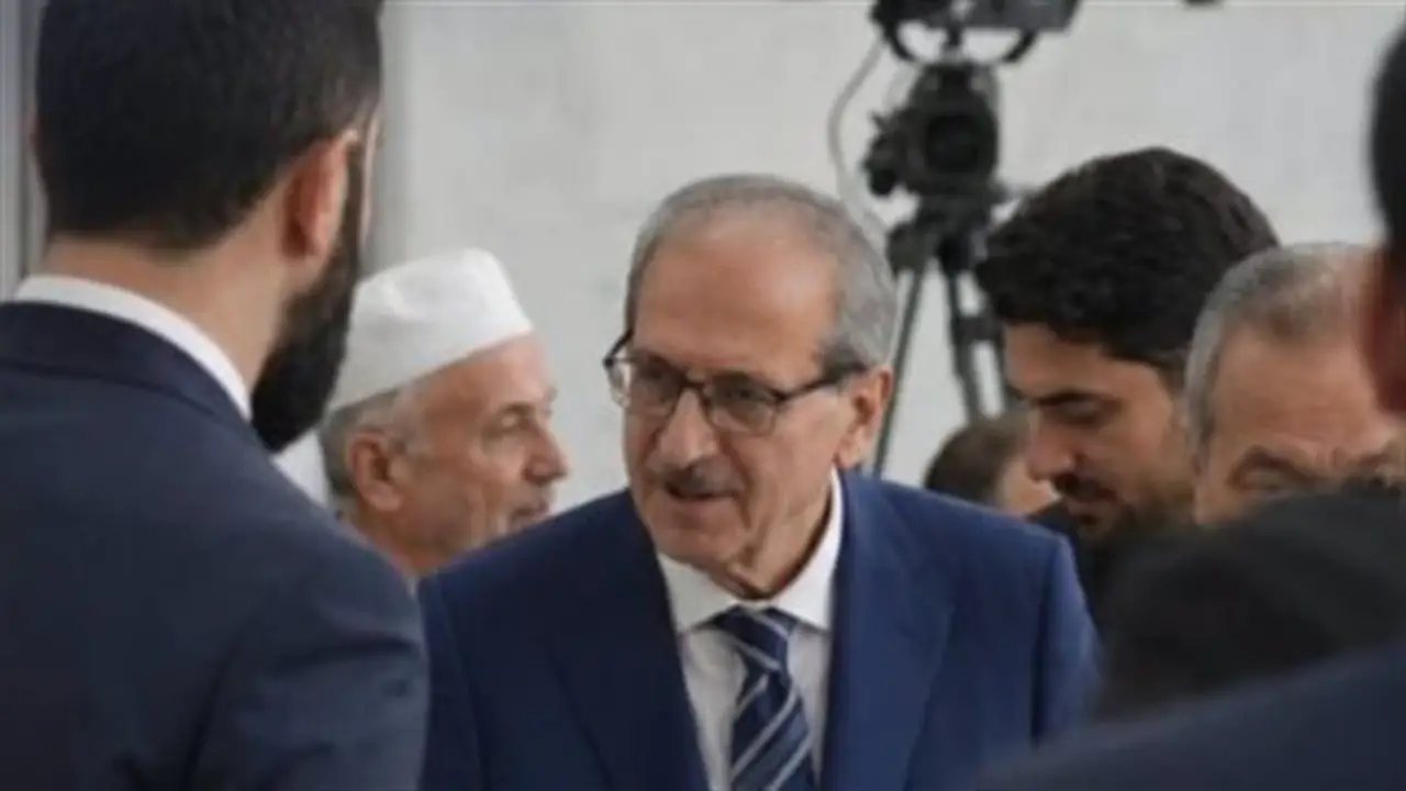 والد أحمد الشرع يوجه رسالة إلى الاحتلال الإسرائيلي بعد استهداف مطار أبو الظهور