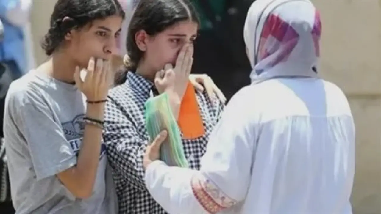 أربع أزمات تهدد انطلاقة نظام البكالوريا المصري، كما يكشفها النائب حسين غيته