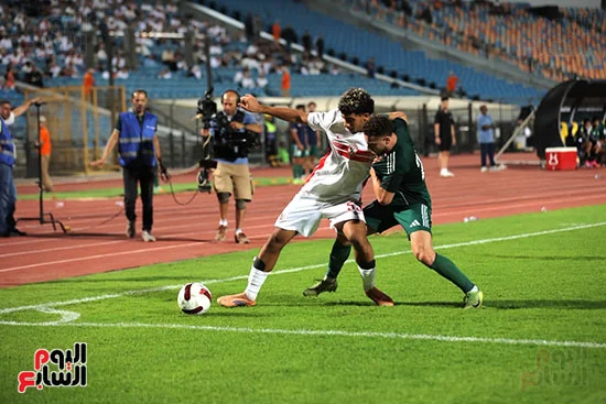 التحام بين لاعب الزمالك واحد لاعبى الاتحاد