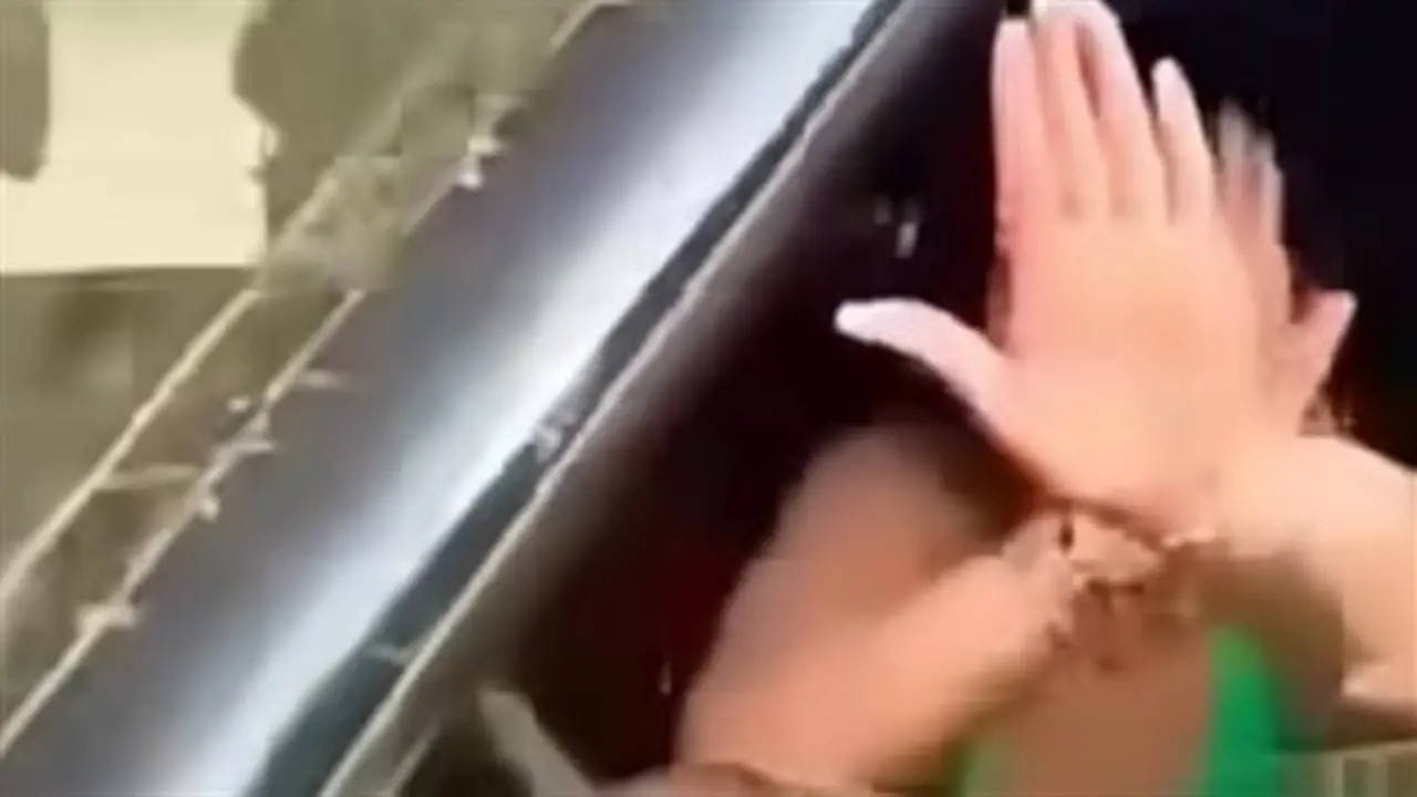 حادثة غريبة في النزهة: سيدة تصدم عاملًا وتواجه تهديدات بنشر صورتها