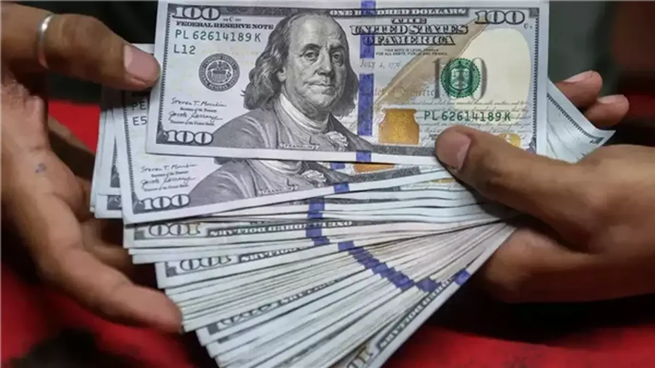 أسعار صرف الدولار في البنك المركزي المصري والبنوك مع بداية الأسبوع