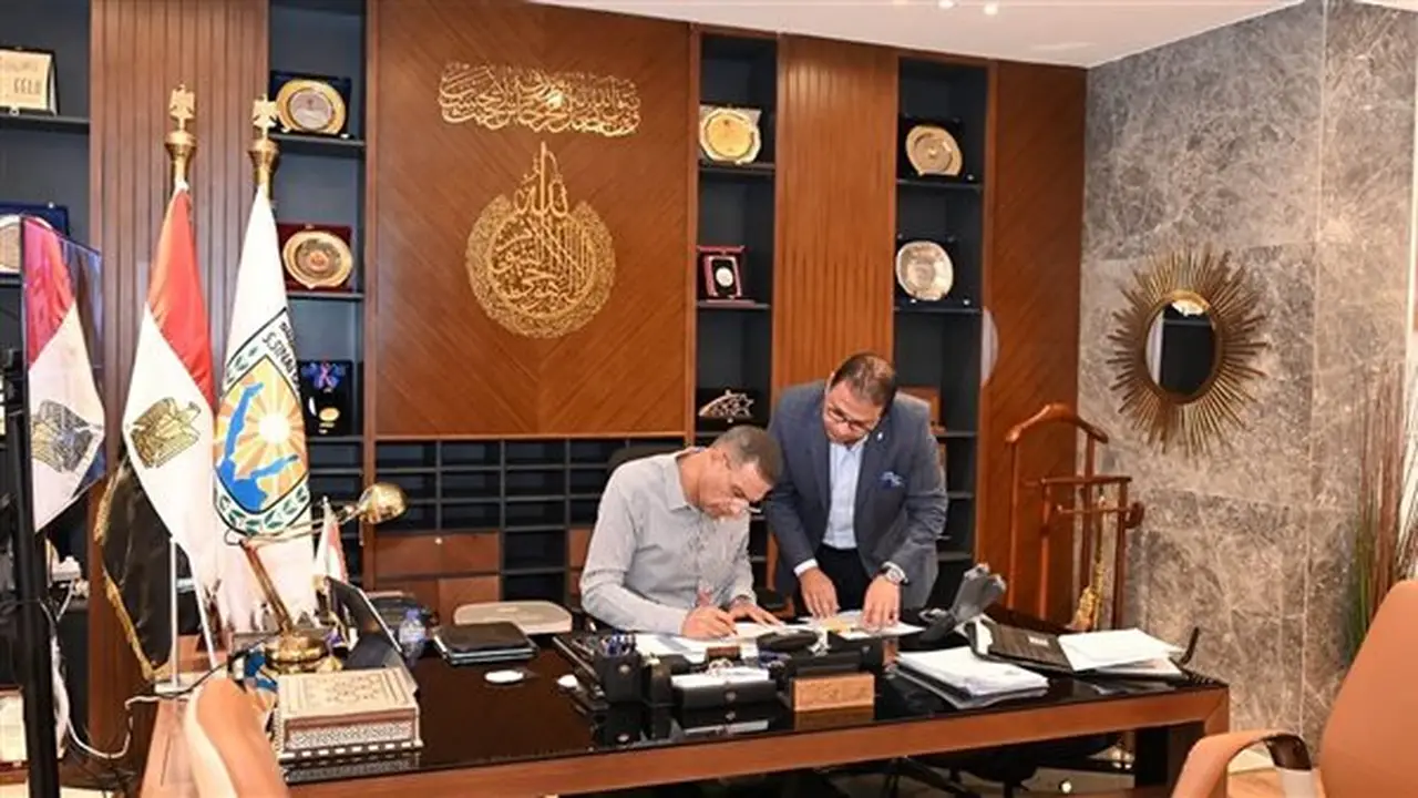 محافظ جنوب سيناء يعتمد 7 عقود لتقنين أوضاع أهالي مدينة دهب