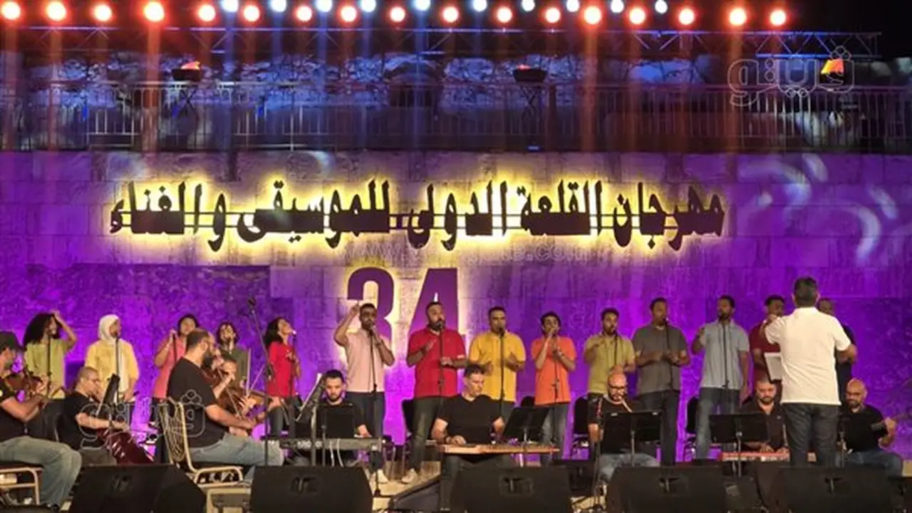 افتتاح فرقة “أيامنا الحلوة” حفلها بمسرح المحكى بأغنية “هو وهي”
