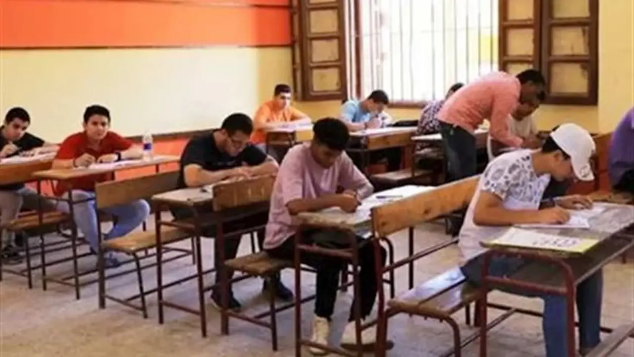 طلاب الثانوية العامة يؤدون امتحانات الدور الثاني في الإحصاء واللغة الأجنبية الثانية والأحياء
