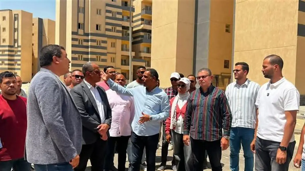 وزيرة الإسكان تتابع تنفيذ المشروعات في مدينتي 15 مايو والعبور ومحافظة بورسعيد