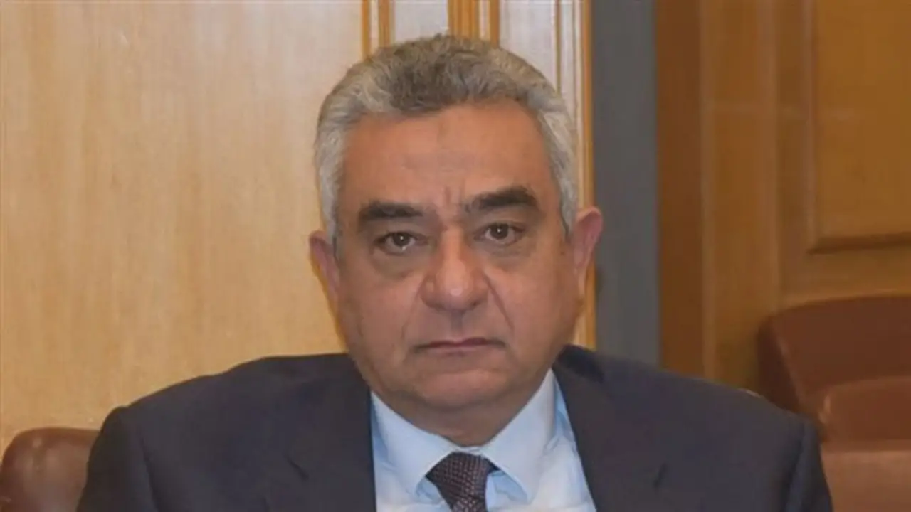 رئيس شعبة الورق يكشف عن انخفاض أسعار الورق قبل بداية العام الدراسي الجديد