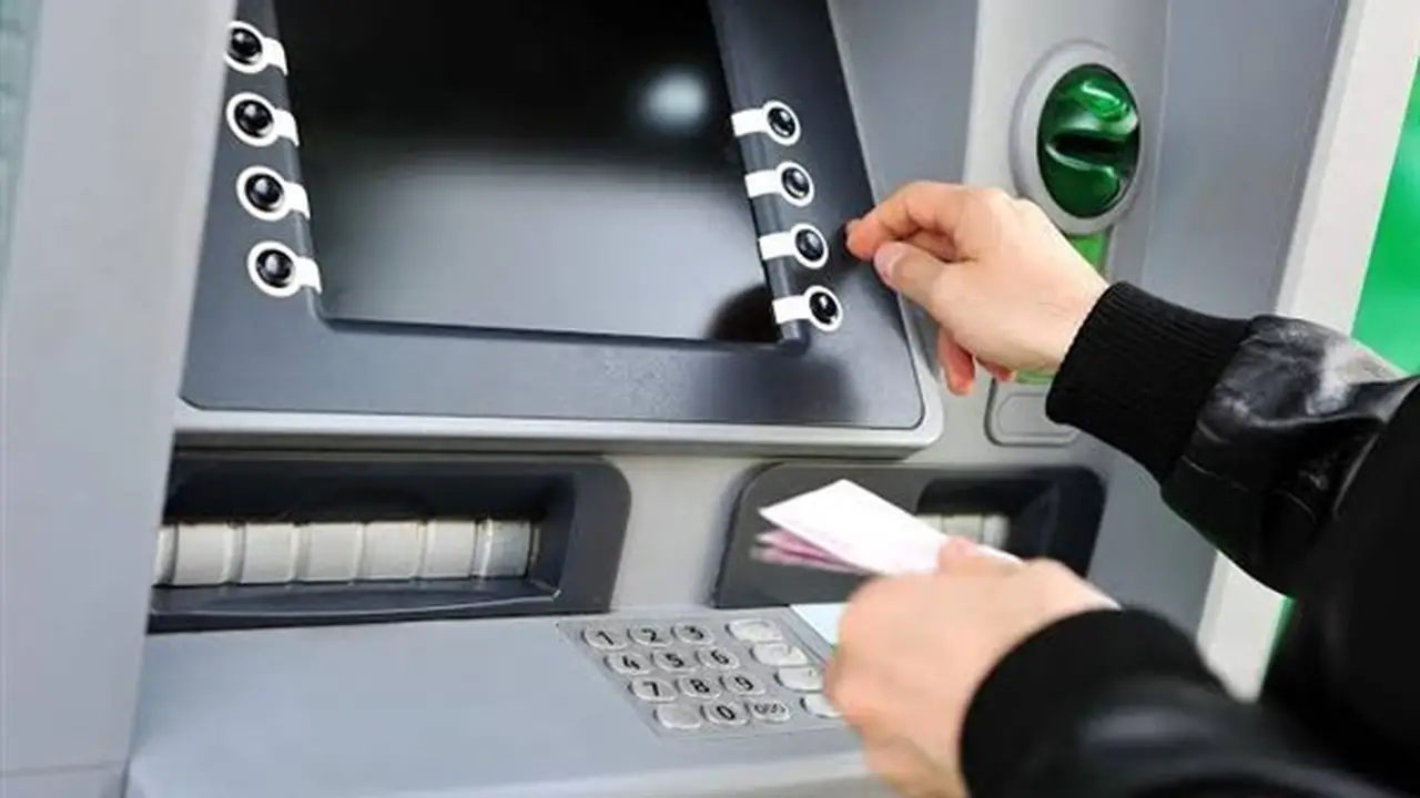 حادثة غريبة في قرية قاي ببني سويف: ماكينة صرف آلي تضاعف المبالغ المسحوبة