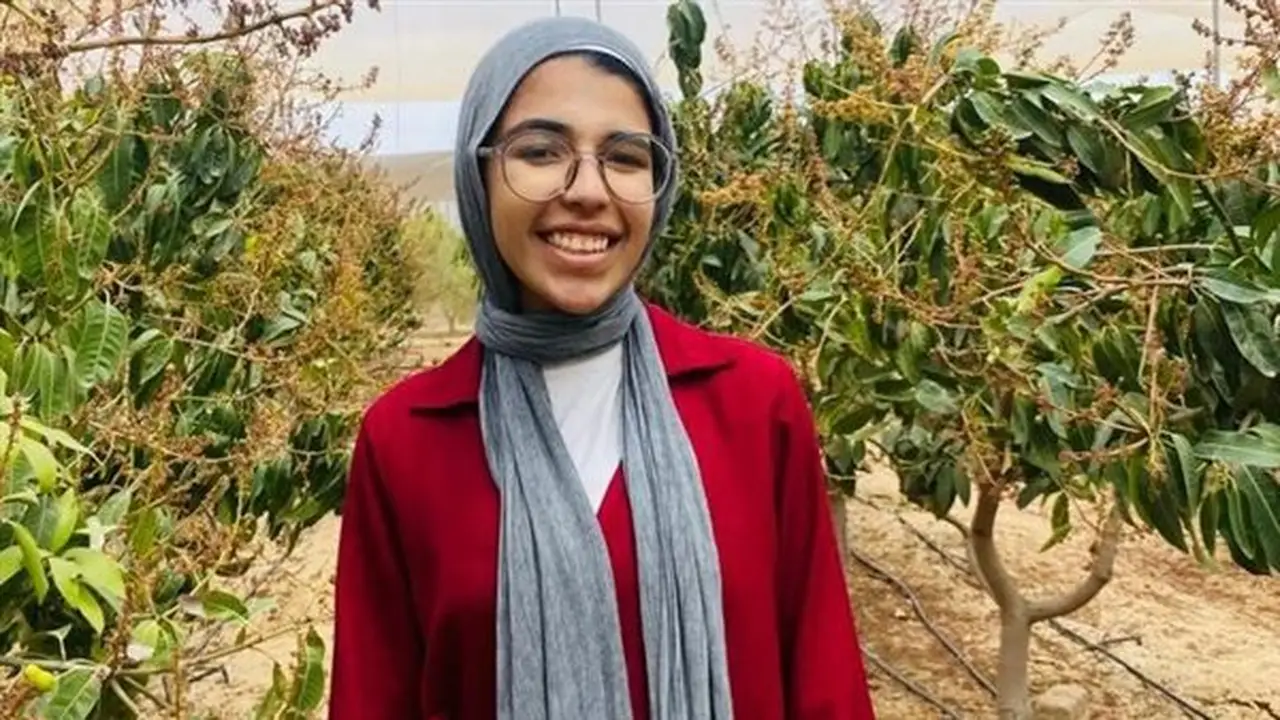 من جامعة العريش إلى الزراعة الذكية: حنين محمود تطور مشروعًا لمكافحة الآفات بالذكاء الاصطناعي